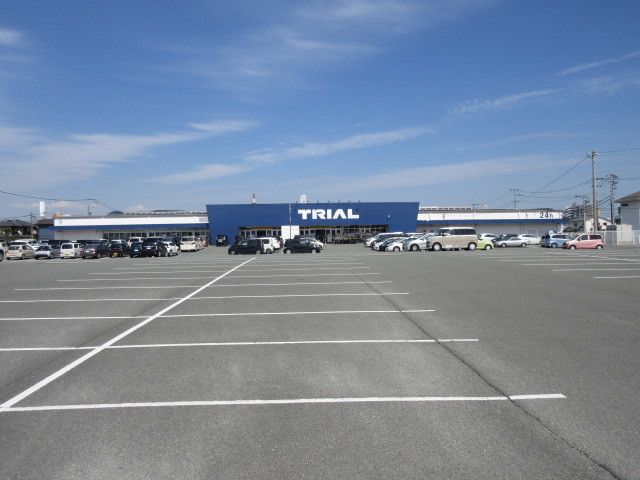 近くのトライアルまで400m（徒歩5分）