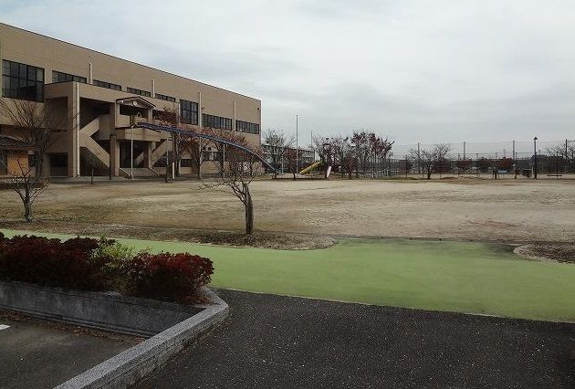 近くの芦刈運動公園まで450m（徒歩6分）