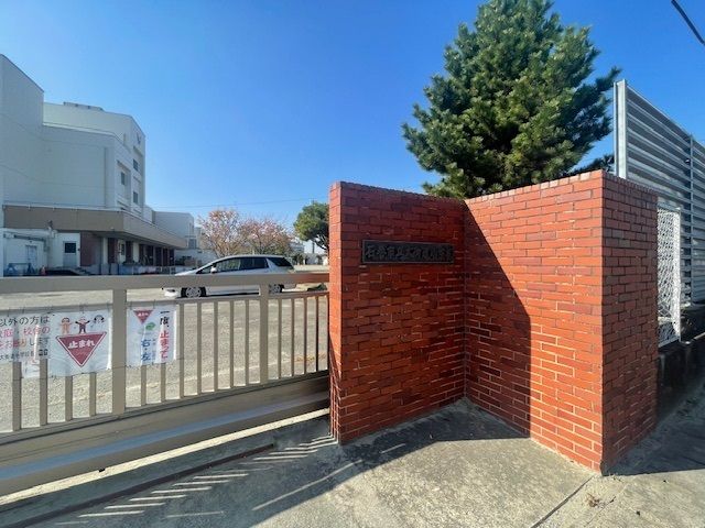 近くの石巻市立大街道小学校まで400m(徒歩5分)
