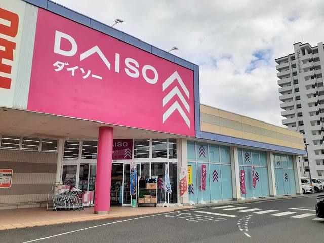 近くのダイソー泉田店まで500m（徒歩7分）