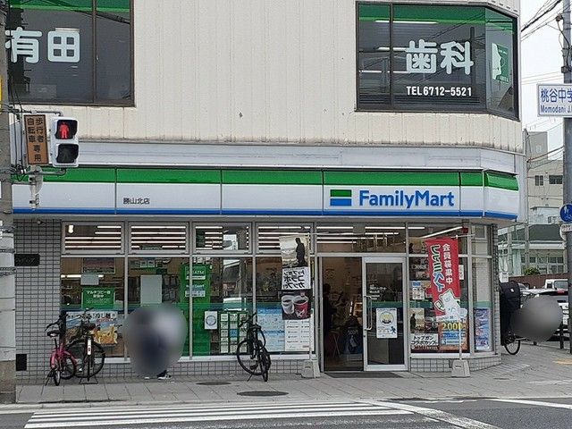 近くのファミリーマート様まで272m（徒歩4分）