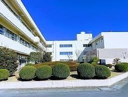 近くの上里北中学校まで1,000m（徒歩13分）