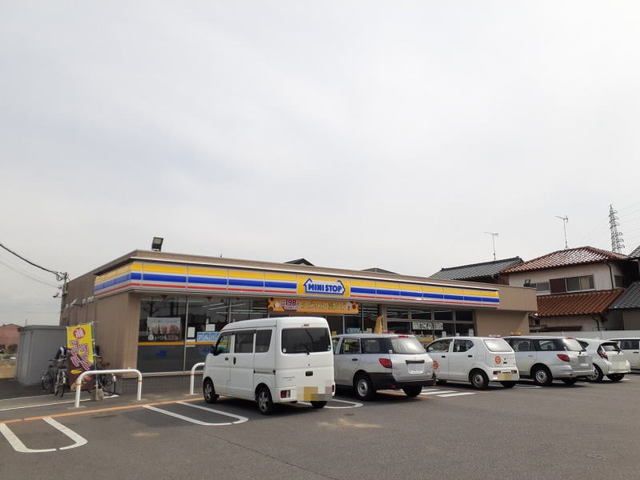 近くのミニストップ 桝塚店まで600m（徒歩8分）