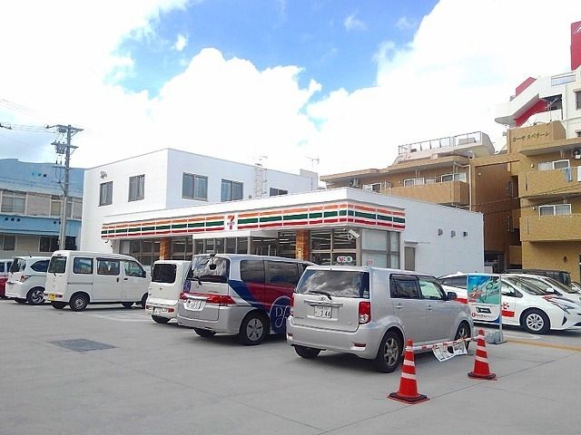近くのセブン・イレブン北前1丁目店まで800m（徒歩10分）