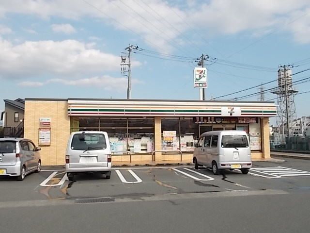 近くのセブンイレブン水戸島１丁目店まで1,100m（徒歩14分）