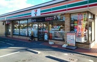 近くのセブンイレブン豊川大崎店様まで190m（徒歩3分）
