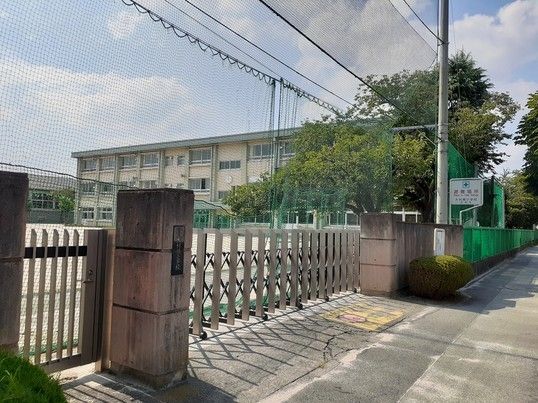 近くの前橋市立大利根小学校まで600m(徒歩8分)