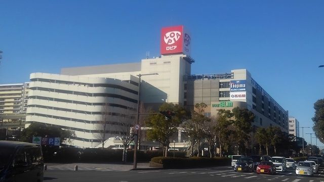 近くのスーパーまで1,900m（徒歩24分）