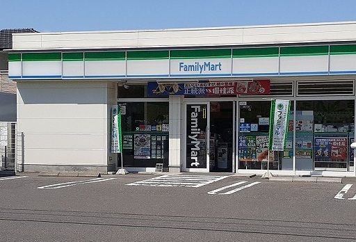 近くのファミリーマート東金池店まで130m(徒歩2分)