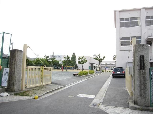 近くの岩倉市立 岩倉南小学校まで800m(徒歩10分)