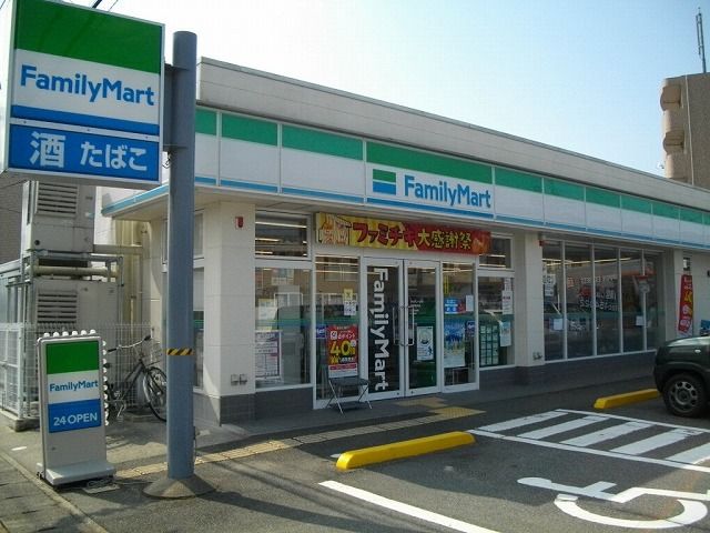 近くのファミリーマート鳥取国府店まで350m（徒歩5分）