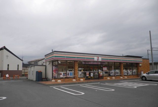 近くのセブンイレブン御殿場二枚橋店まで290m（徒歩4分）