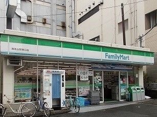 近くのファミリーマートまで840m（徒歩11分）