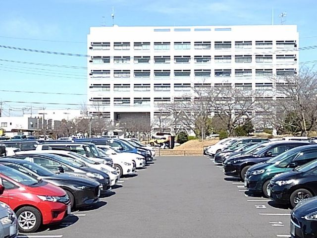近くの役所まで550m（徒歩7分）