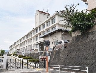 近くの広島市立井口台小学校まで900m（徒歩12分）