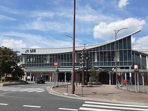 近くの亀岡駅まで1,200m(徒歩15分)