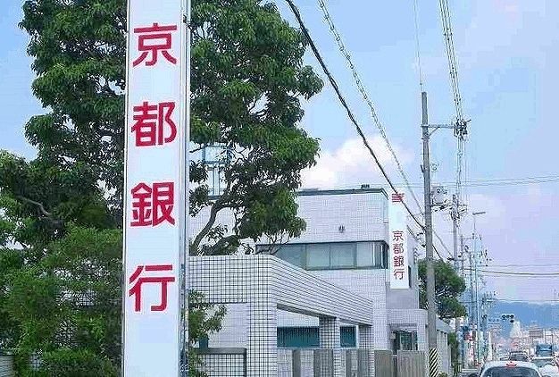 近くの銀行まで650m（徒歩9分）