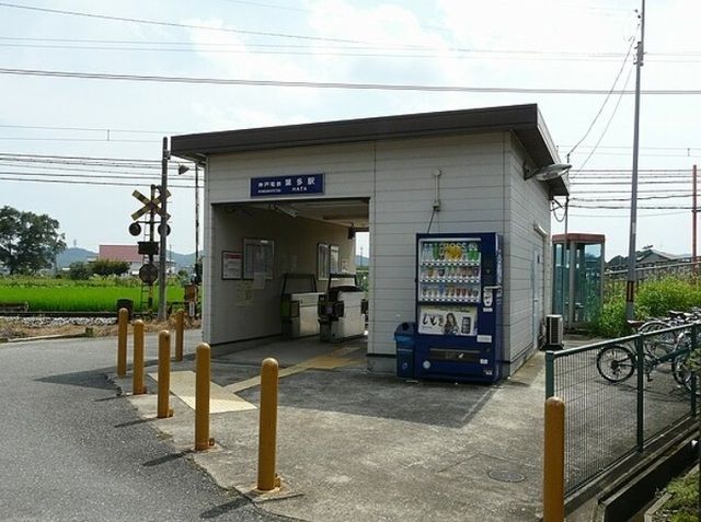 近くのマックスバリュ王子店まで450m（徒歩6分）