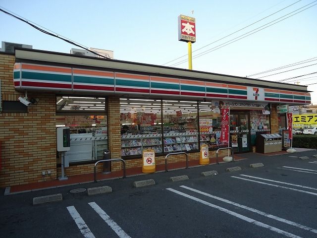近くのセブンイレブンまで220m（徒歩3分）