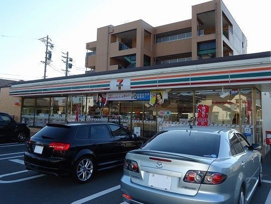 近くのセブンイレブン平坂楠村店まで400m(徒歩5分)