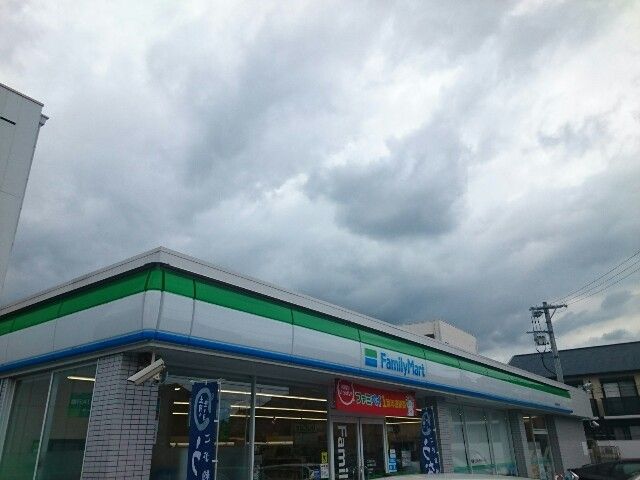 近くのコンビニまで230m（徒歩3分）