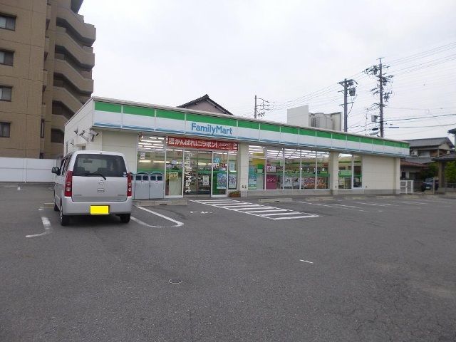 近くのファミリーマート　新町２丁目店まで600m（徒歩8分）