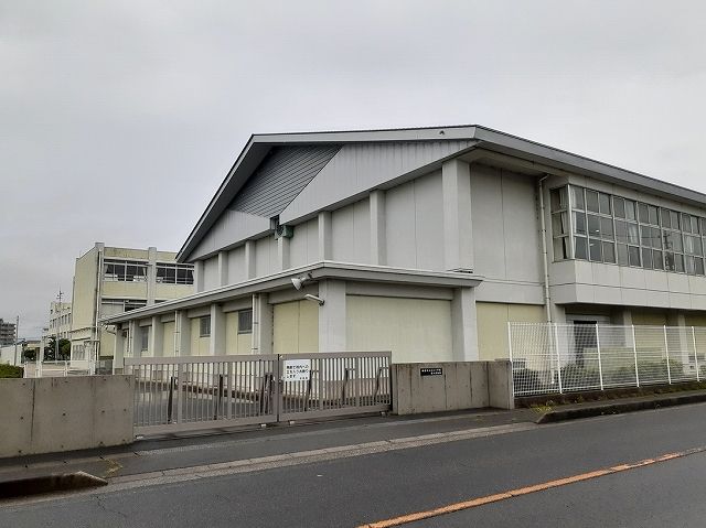近くの長太小学校まで300m(徒歩4分)