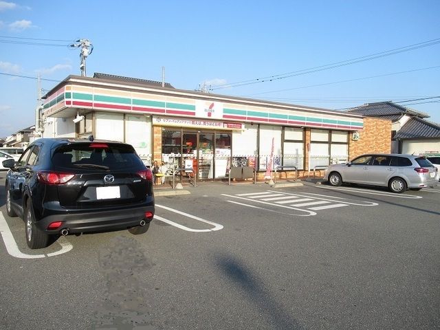 近くのセブンイレブン防府新橋店まで900m（徒歩12分）