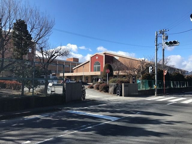 近くの上田市立南小学校まで500m(徒歩7分)