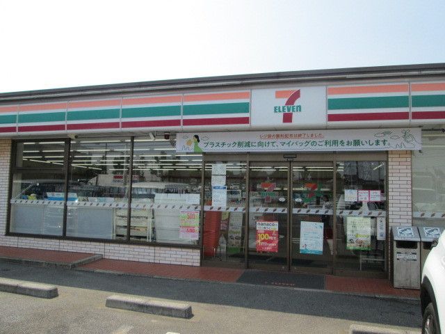 近くのコンビニまで1,100m（徒歩14分）