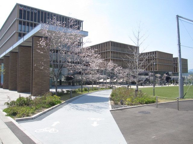 近くの常葉大学　草薙キャンパスまで400m（徒歩5分）