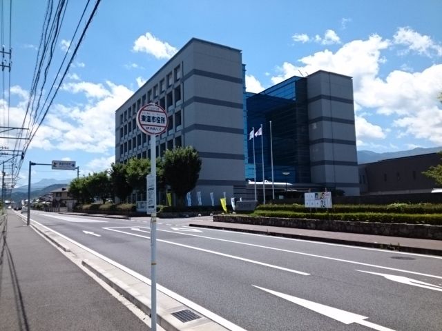 近くの東温市役所様まで500m(徒歩7分)