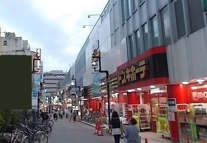 近くのショッピングロード錦通りまで1,100m(徒歩14分)