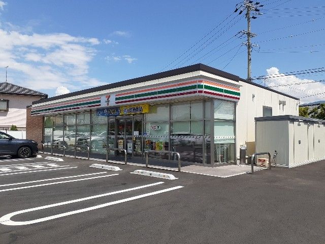 近くのセブンイレブン更埴インター南店まで700m(徒歩9分)