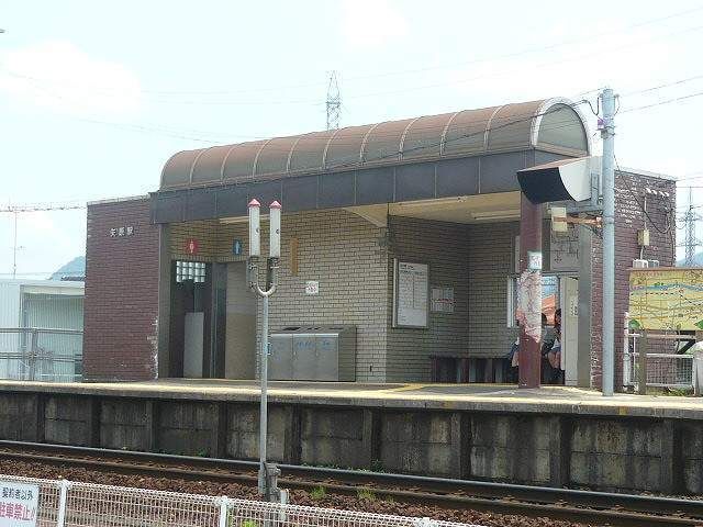 近くのJR矢原駅まで1,600m（徒歩20分）