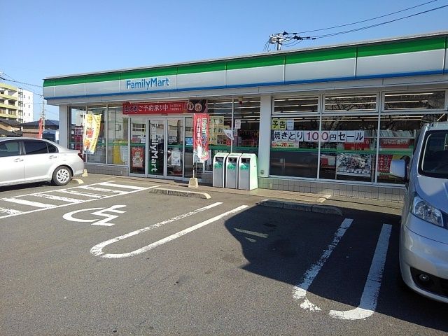 近くのファミリーマート鳥栖轟木町店まで480m（徒歩6分）