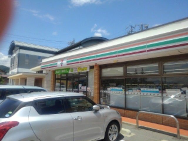 近くのセブンイレブン長野工業高校前店まで500m(徒歩7分)