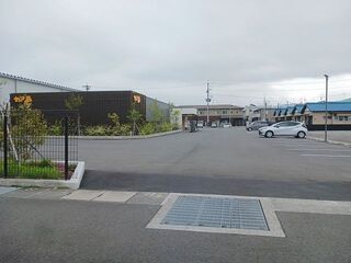 近くのかつ政高松店まで400m（徒歩5分）
