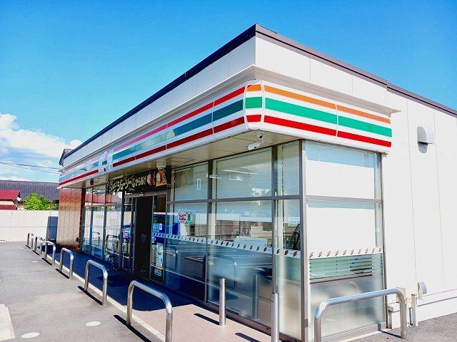 近くのセブンイレブン富士宮中里東町店まで350m(徒歩5分)