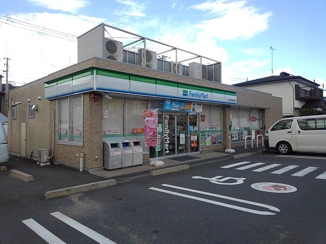 近くのファミリーマート 神田川町店まで1,000m(徒歩13分)