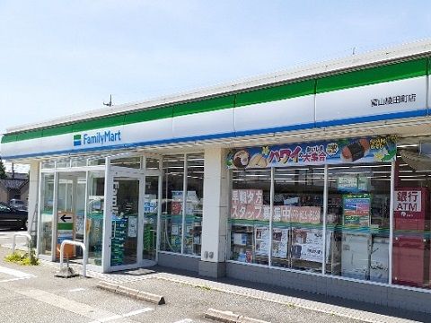 近くのファミリーマート富山綾田町店まで400m（徒歩5分）