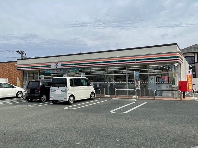 近くのセブンイレブン南高江店まで170m(徒歩3分)