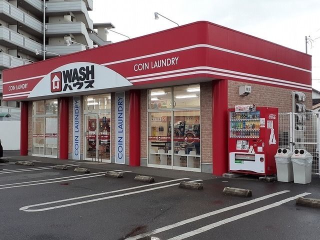 近くのWASH HOUSE南高江店まで280m(徒歩4分)