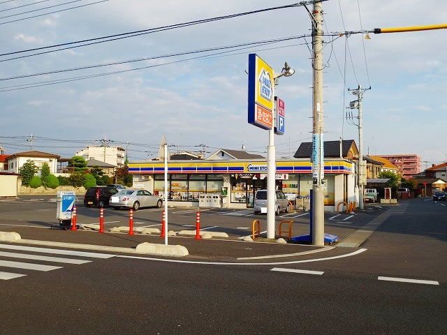 近くのミニストップまで550m(徒歩7分)