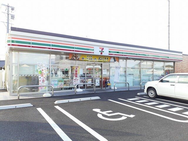 近くのセブンイレブン　両郷町店まで220m（徒歩3分）