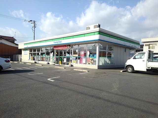 近くのファミリーマート田主丸豊城店まで190m（徒歩3分）