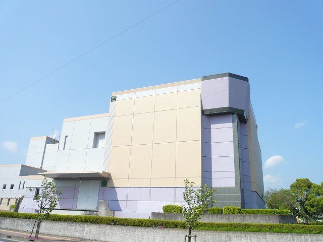 近くの小林市民文化会館まで650m(徒歩9分)