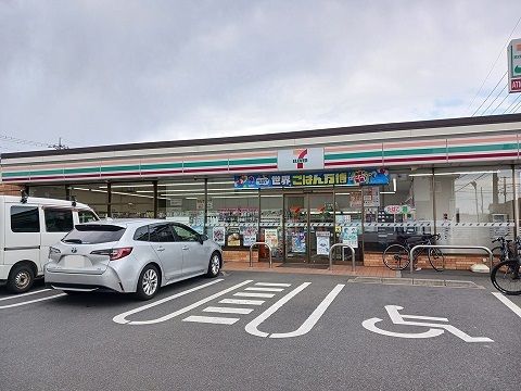 近くのセブンイレブンまで270m（徒歩4分）
