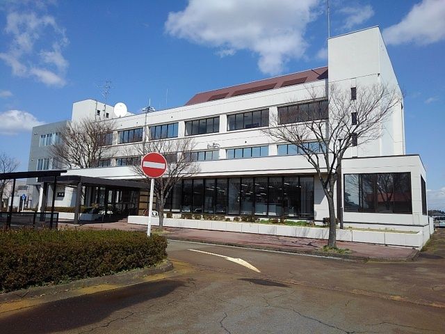 近くの三川町役場まで350m（徒歩5分）