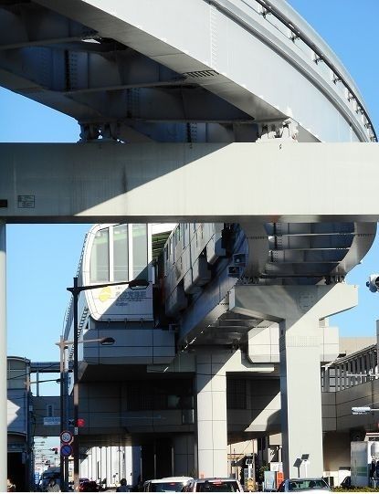 近くの泉体育館駅まで850m（徒歩11分）